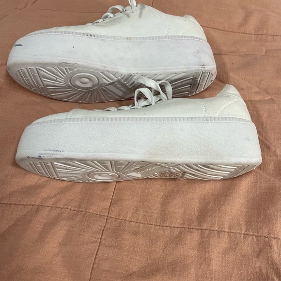 White sneakers, Platform Sneakers, US size 7, Pretty Little Thing - Picture 4 of 4